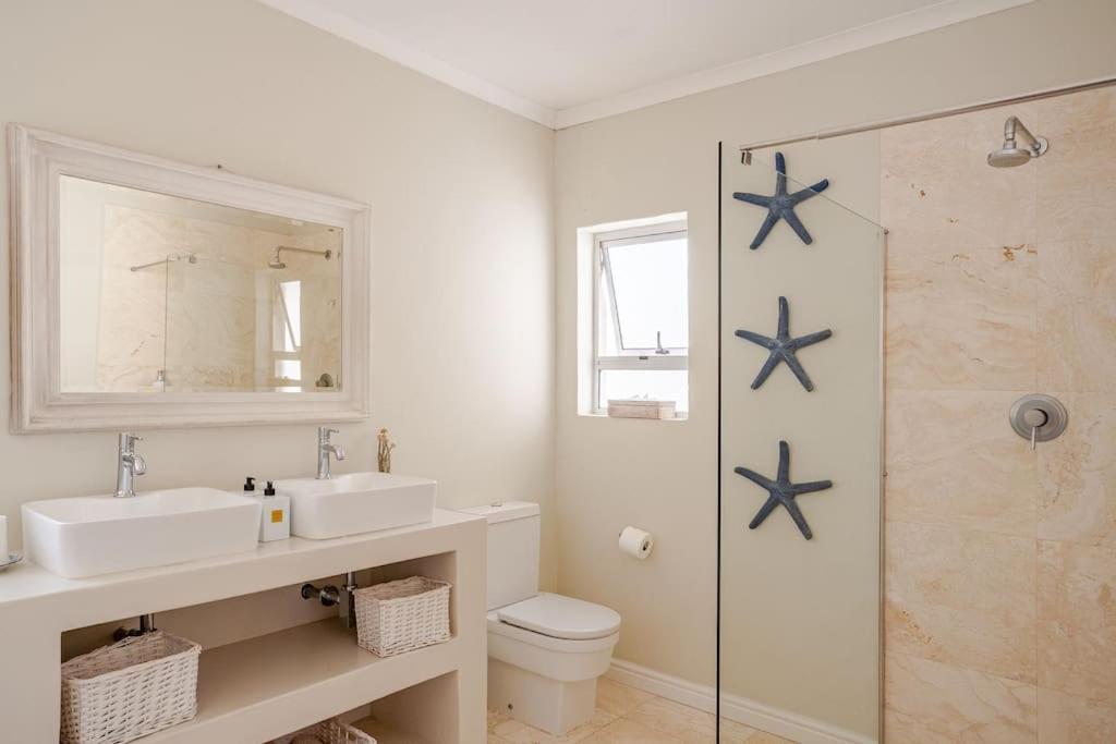 La Petite Baleine Oceanfront Luxury Villa De Kelders Bagian luar foto