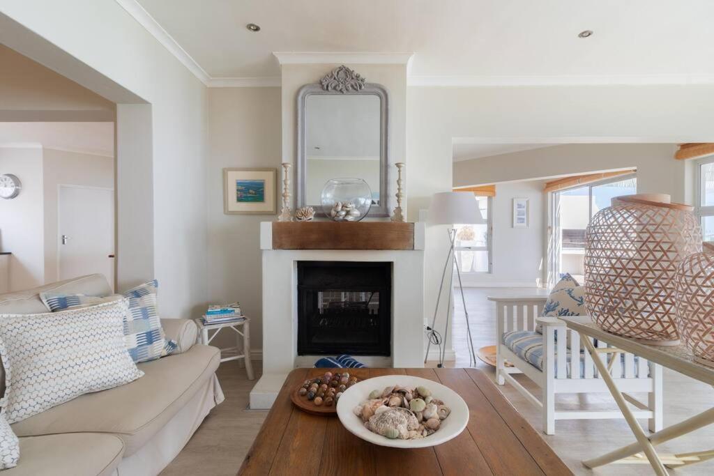 La Petite Baleine Oceanfront Luxury Villa De Kelders Bagian luar foto