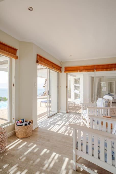 La Petite Baleine Oceanfront Luxury Villa De Kelders Bagian luar foto