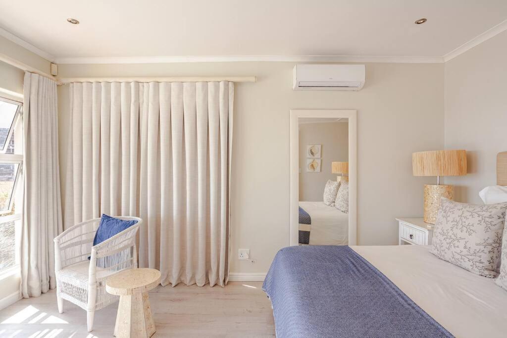 La Petite Baleine Oceanfront Luxury Villa De Kelders Bagian luar foto