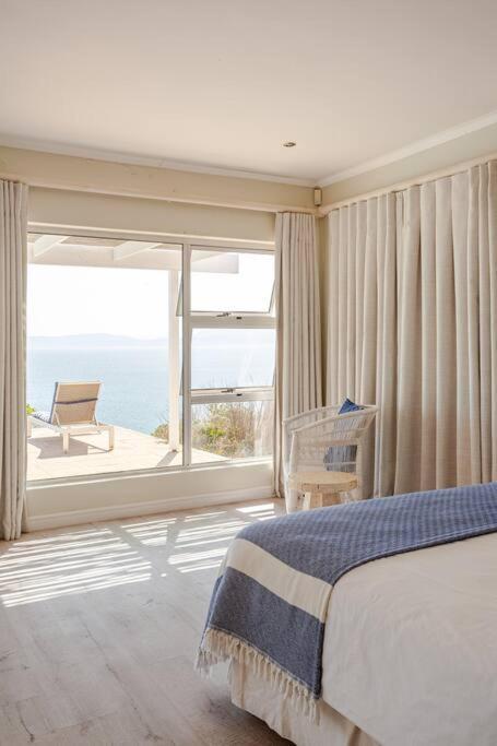 La Petite Baleine Oceanfront Luxury Villa De Kelders Bagian luar foto