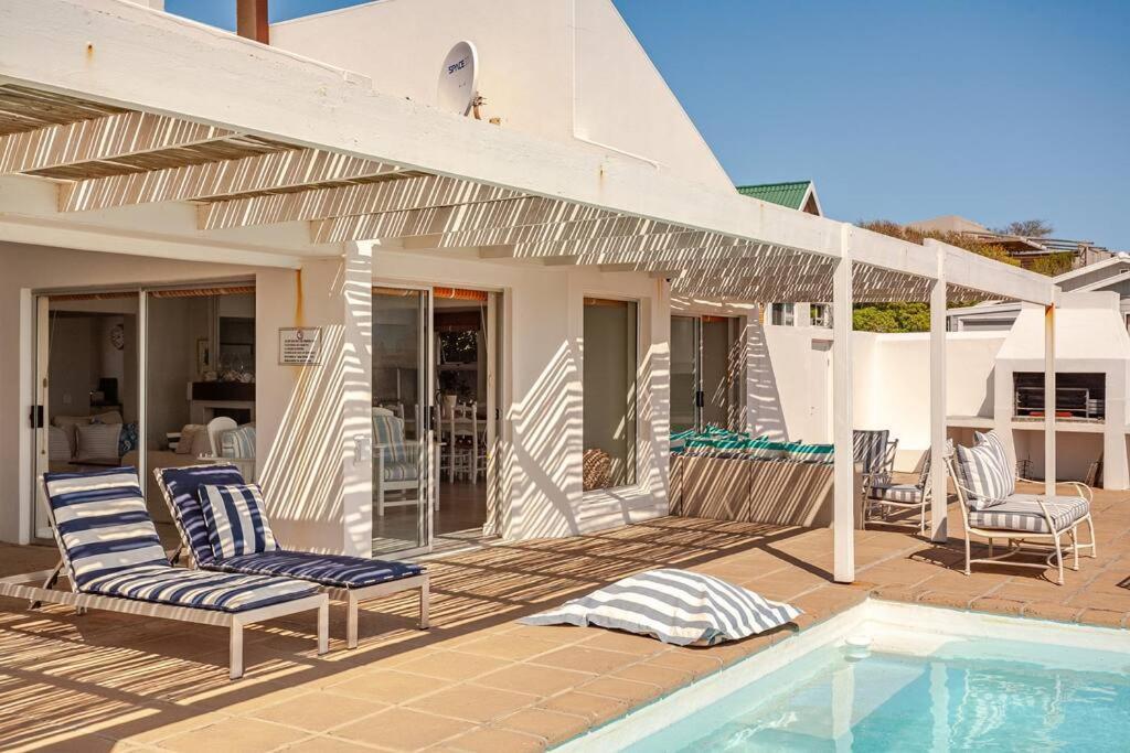La Petite Baleine Oceanfront Luxury Villa De Kelders Bagian luar foto