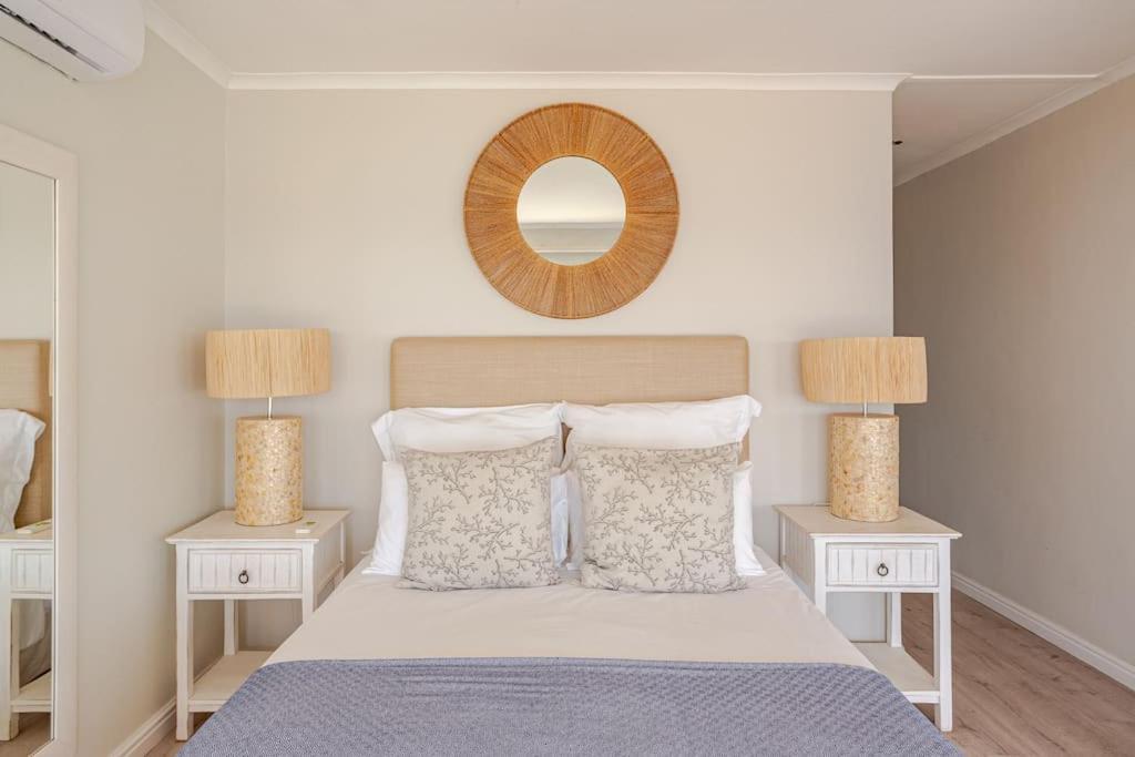 La Petite Baleine Oceanfront Luxury Villa De Kelders Bagian luar foto