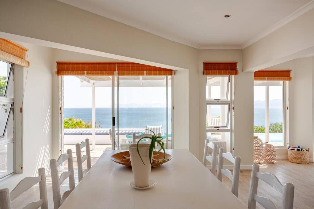 La Petite Baleine Oceanfront Luxury Villa De Kelders Bagian luar foto