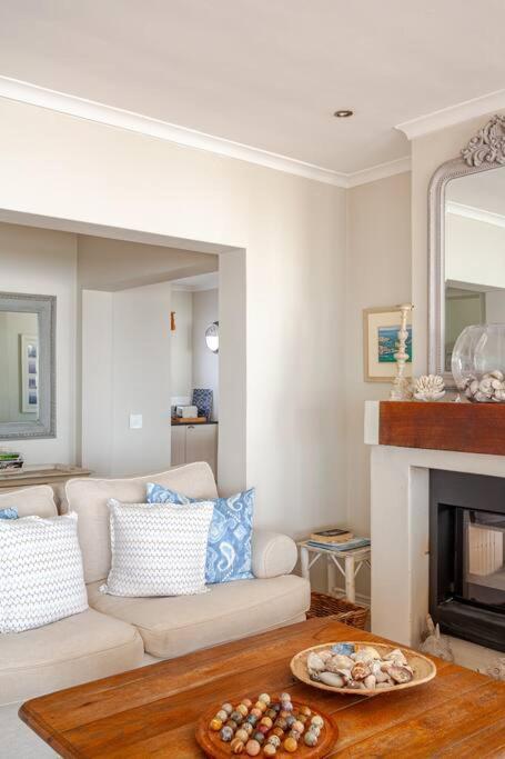 La Petite Baleine Oceanfront Luxury Villa De Kelders Bagian luar foto