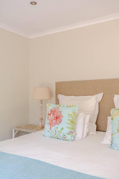 La Petite Baleine Oceanfront Luxury Villa De Kelders Bagian luar foto